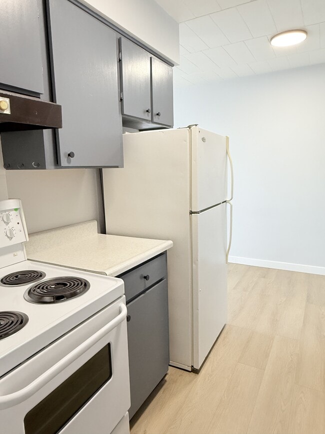 Building Photo - 591 Wellington Ave Unit 304