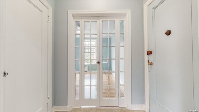 Photo - 37-28 85th St