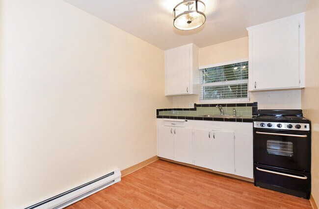 Building Photo - 11240 SW Barbur Blvd Unit 27