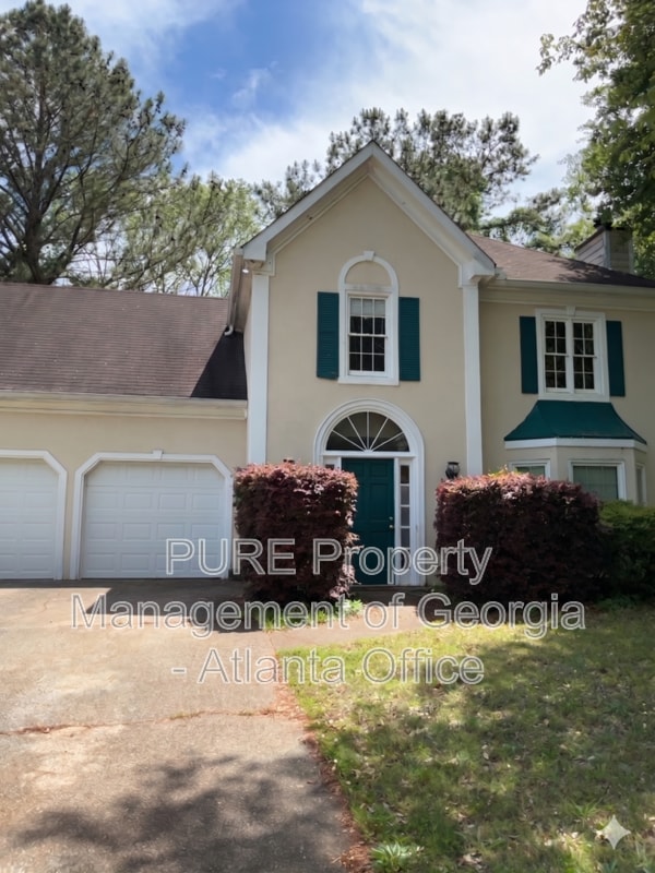 743 Helga Dr NE