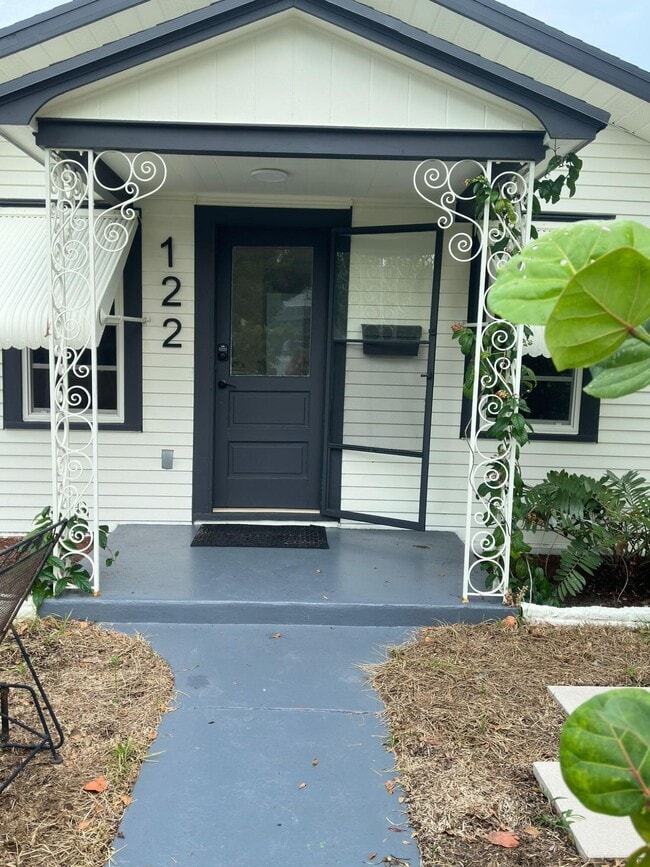 Photo - 122 S K St