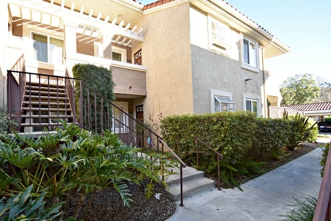 Building Photo - Great Upstairs  2BD Condo with washer/drye...