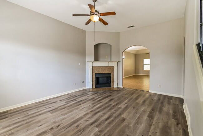 Photo - 305 Garden Springs Dr