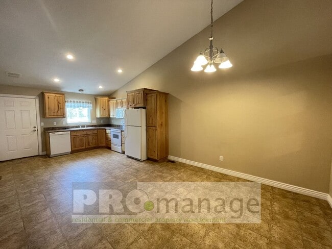 Photo - 4 Bed, 3 Bath Town Home w/ 2 Car Garage - Ammon