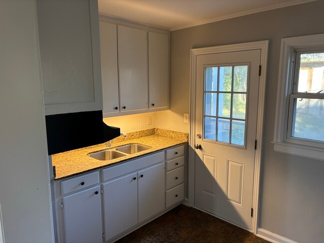 Photo - 717 Brighton Rd