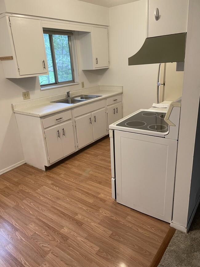 Photo - 4461 Maplepark Rd