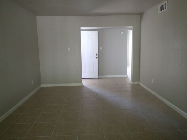 Photo - 2 Bedroom Apartment near VSU! Unidad 594-1616 E. MOORE ST, APT 12