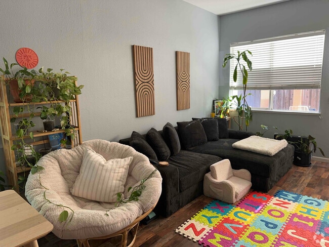 Building Photo - 202 Kayla Pl Rental