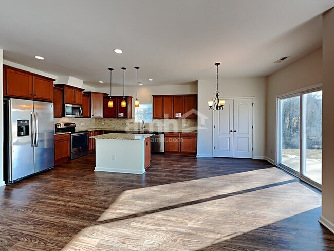 Photo - 4946 Astonshire Ln