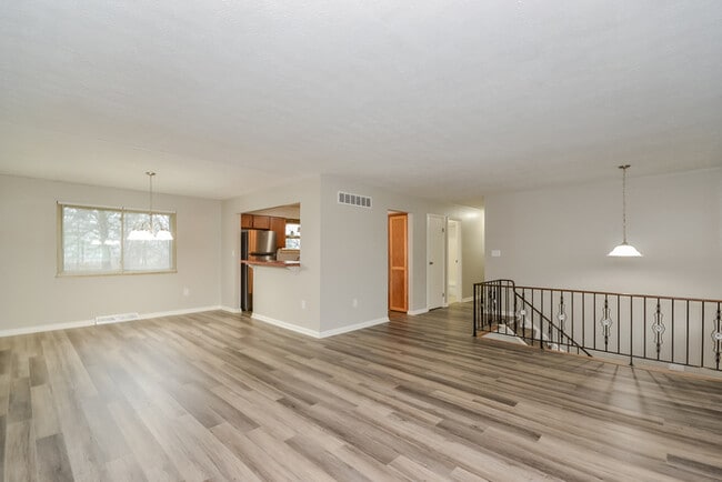 Photo - 8505 Goldfinch Way