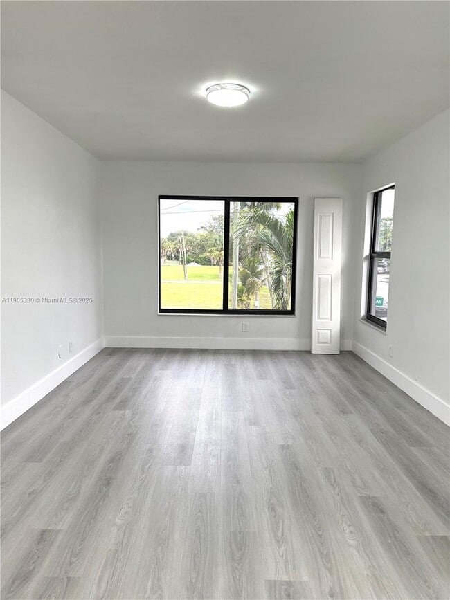 Photo - 1185 SW 16th Ave Unit 2