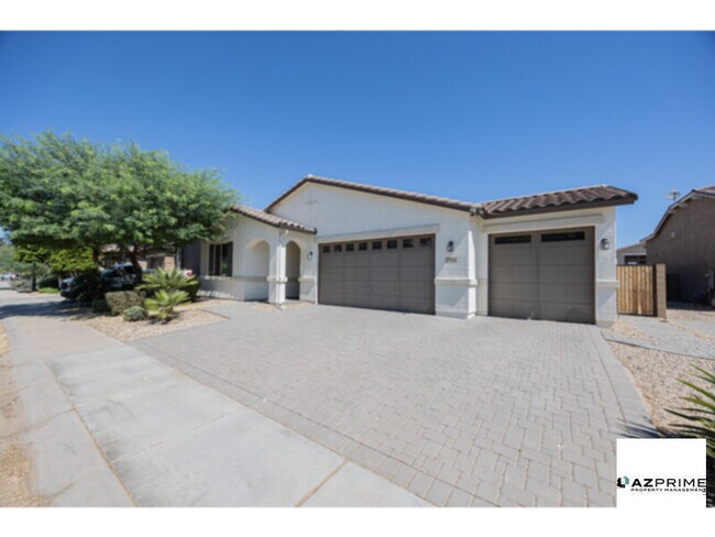 Building Photo - Discover your ideal home in this beautifully maintained 4/2 Phoenix residence!