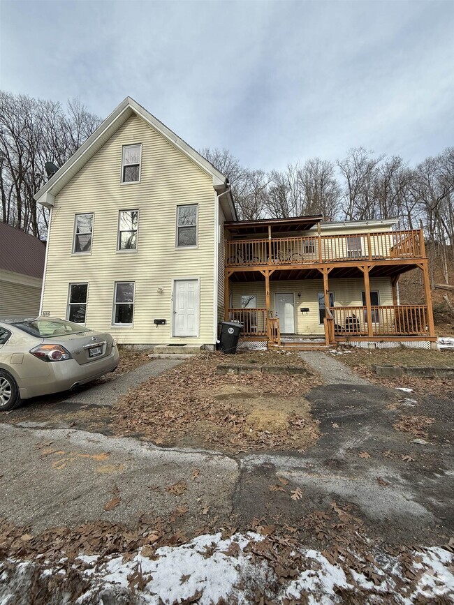 Building Photo - 156 W Bow St Unit 2 Rental