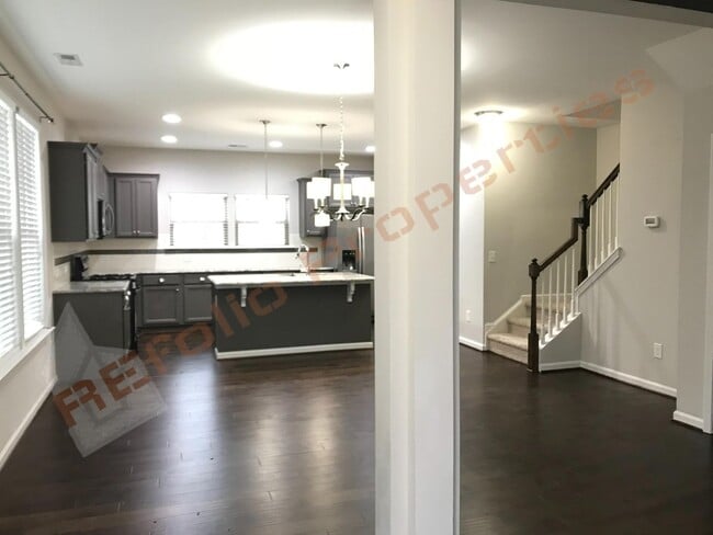 Photo - 1014 Midtowne Way