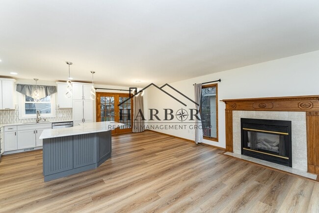 Building Photo - 1709 8 1/2 Avenue SE Rental