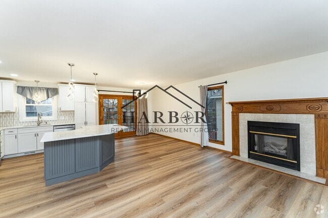 Building Photo - 1709 8 1/2 Avenue SE Rental