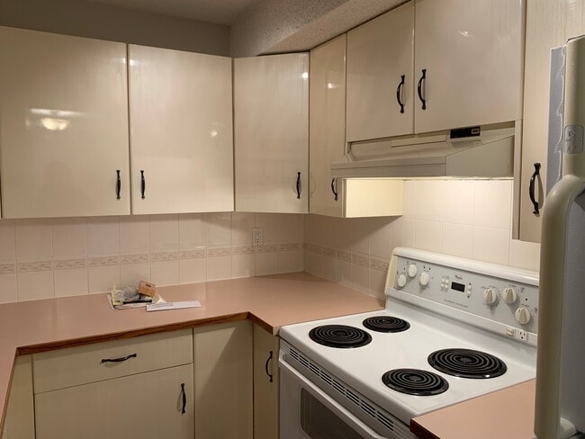 Photo - 2218-2218 30 St SW