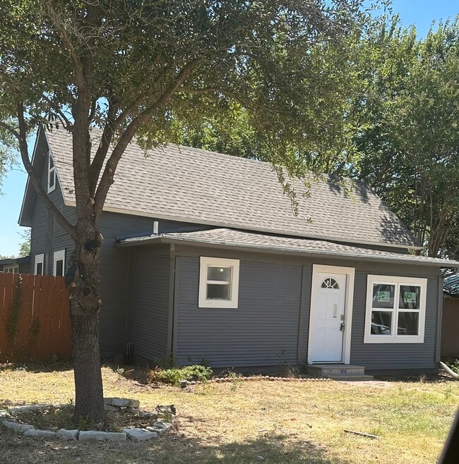 Building Photo - 203 W Purdom