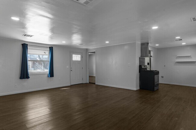 Photo - 3bd/ 2 Bath Home, Near Tinker AFB and Rose...