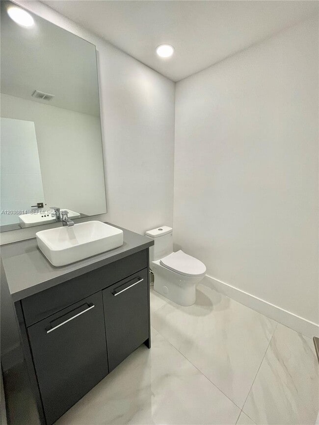Photo - 5721 Bayview Dr