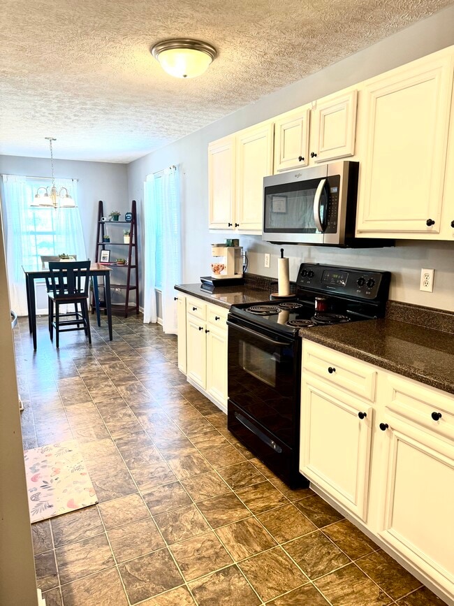 Photo - 408 Cedar Hollow Dr