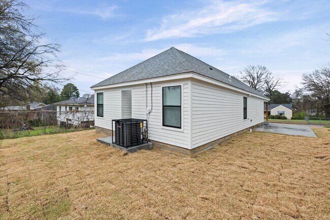 Photo - 3187 Millwood Rd