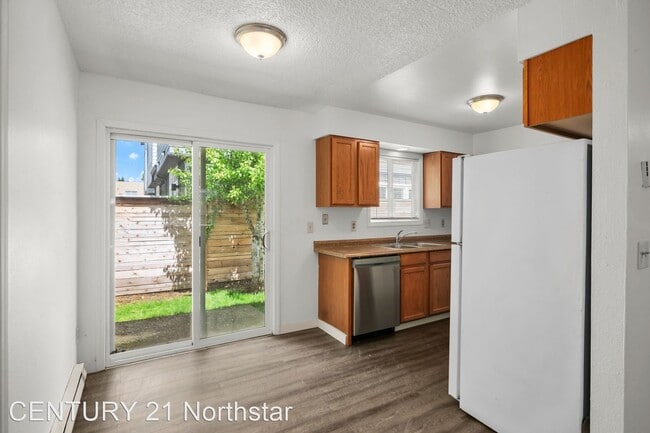 Photo - 2 br, 1 bath House - 5115 N Michigan Ave