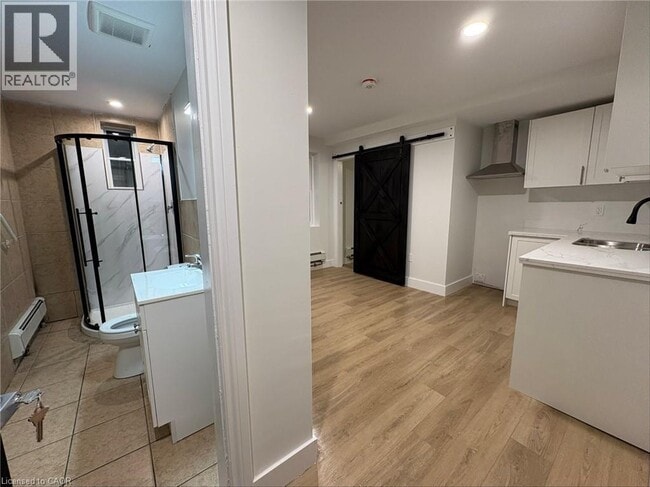 Photo - 803 King St Unité 2