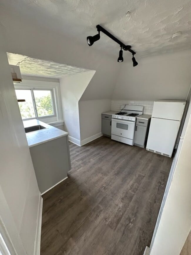 Photo - 753 Rossmore Ave Unit 3