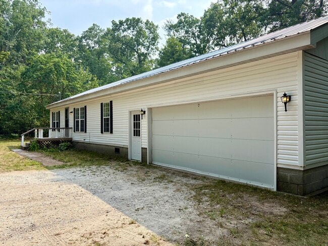 Exterior - Front - 11677 US Highway 31