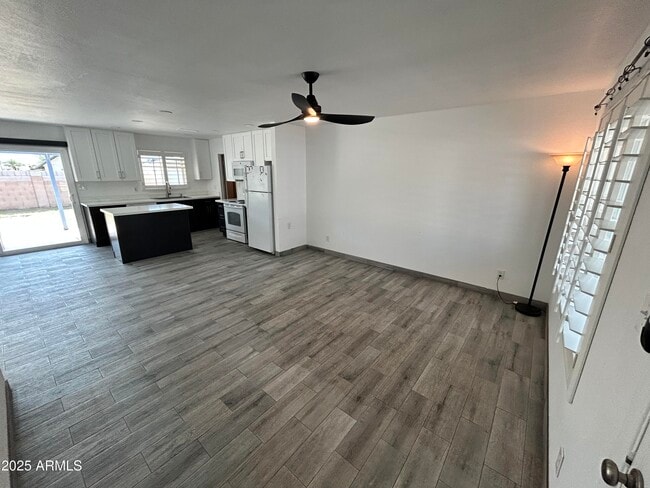 Photo - 413 W Piute Ave