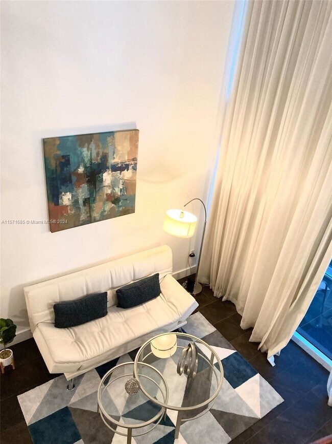 Photo - 41 SE 5th St Unidad 606