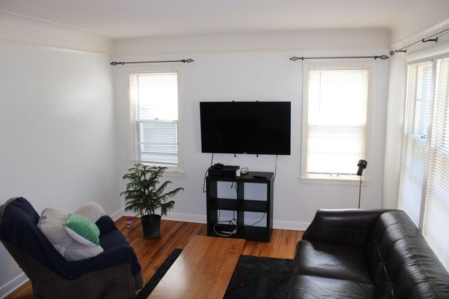 Photo - **Lake Nokomis Beauty! 3 Bed 1 Bath!**