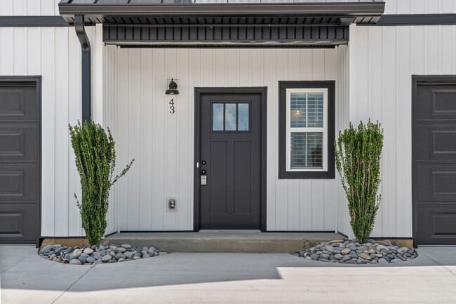 Photo - Sango Drive 3 Bedroom Condo For Rent!