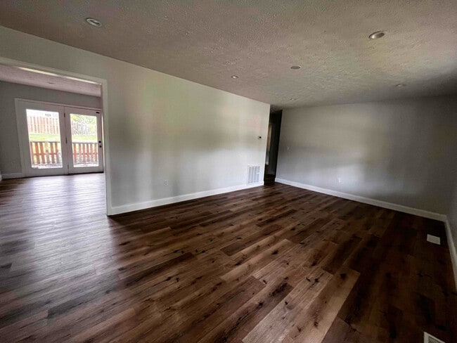 Photo - 208 Mount David Dr