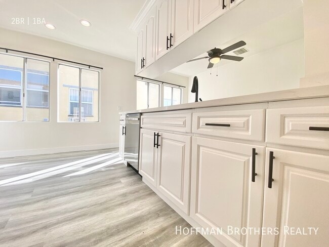 Photo - 441 1/2  N Hayworth Ave -A Unit A