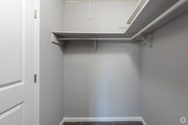 1BR, 1BA - 800 SF