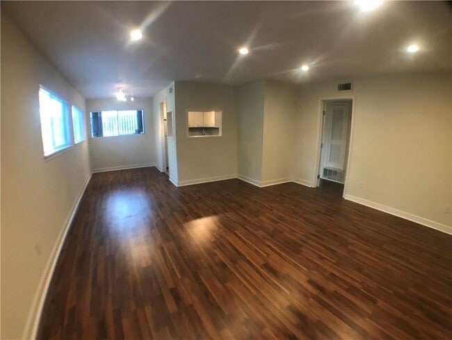 Photo - 706 W 34th St Unit 101