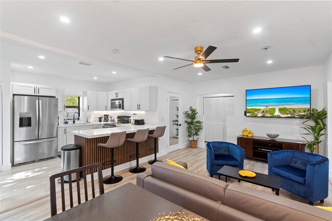 Building Photo - 719 NE 36th St