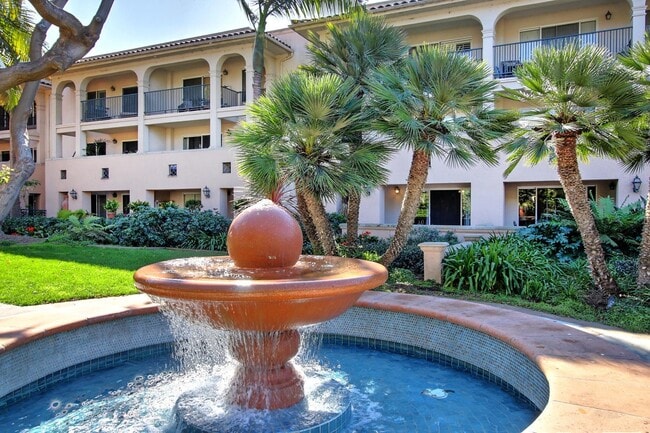 Building Photo - Lovely ground floor unit at the incredible El Escorial! Santa Barbara:)