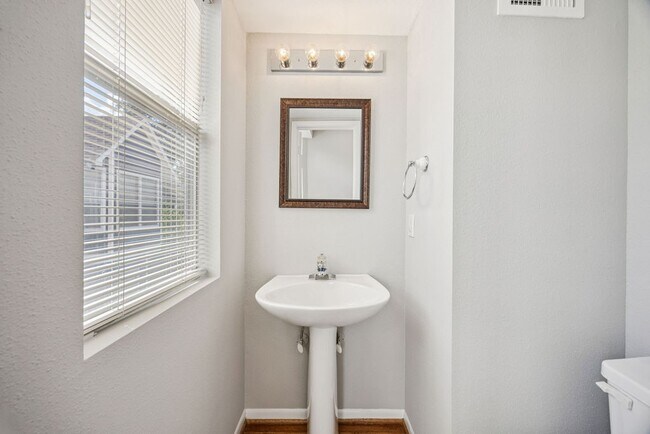 Photo - 735 Arlington St