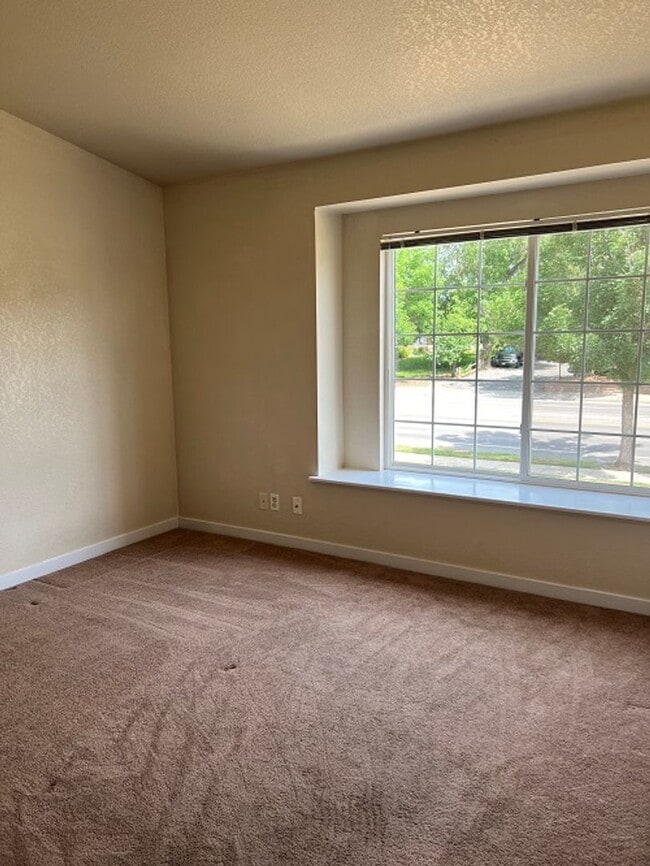 Photo - 2 Bed / 2 Bath Fort Collins Condo Near CSU with Patio & Washer/Dryer