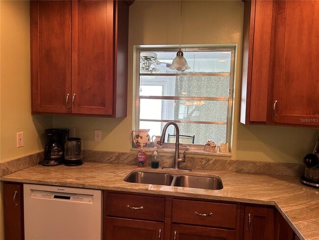 Photo - 1359 Glendale Cir W