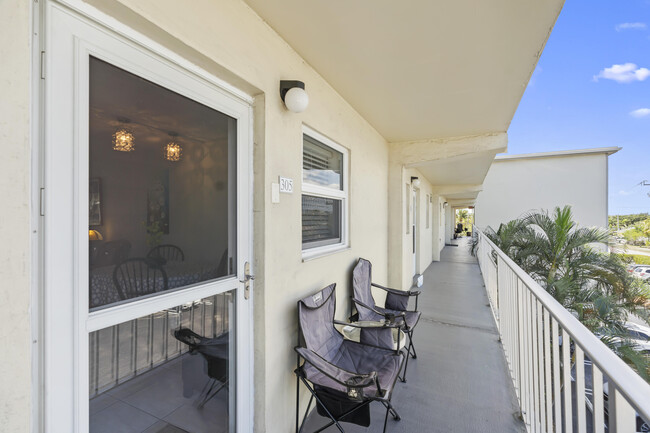 Photo - 130 NE 26th Ave Condominio Unidad 305