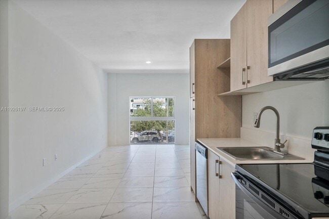 Photo - 420 SW 7th Ave Unit 205