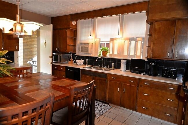 Photo - 281 S River St LL