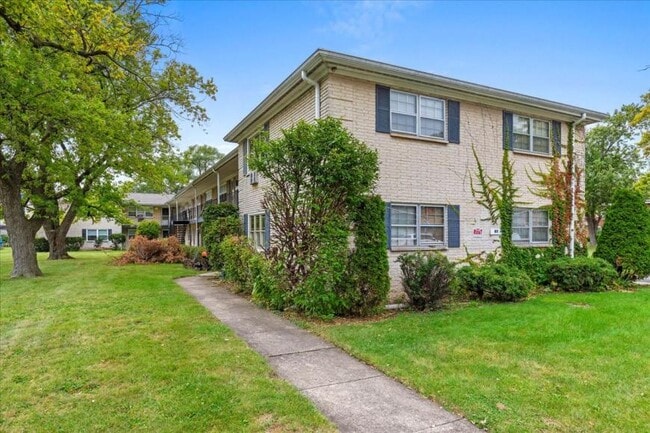 Building Photo - 1 bedroom in Des Plaines IL 60018 Unit 104