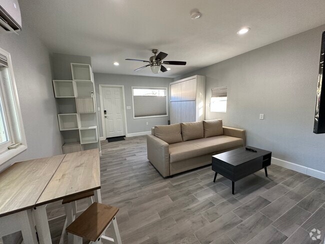 Building Photo - 2506 N Richland St Unit 2 Rental