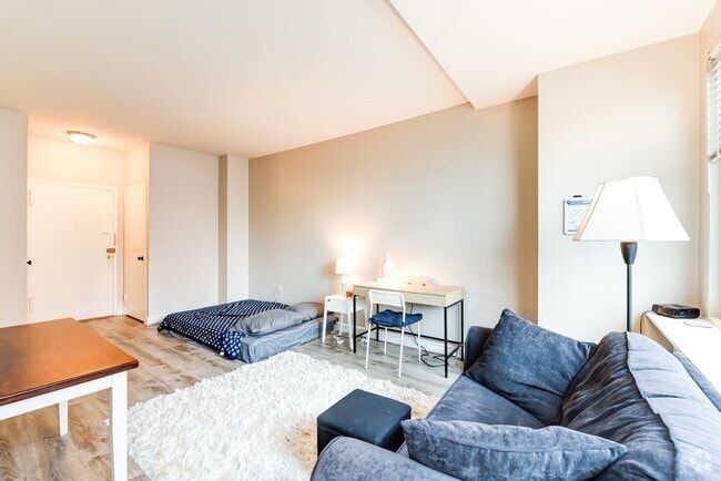 Building Photo - Spacious & Bright Studio at River Place East Rental