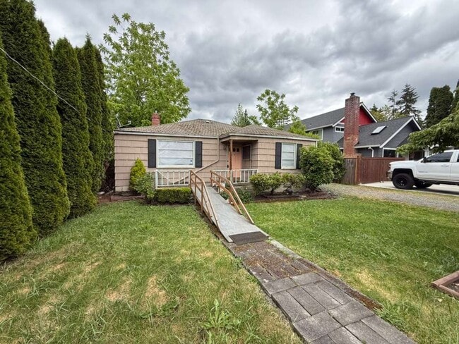 Photo - 3 Bedroom 1 Bathroom Greenwood Home!